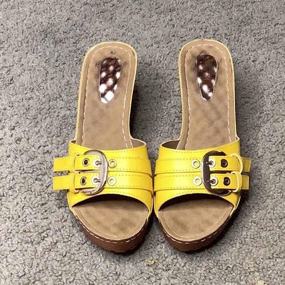 Mini Platform Heels - Picture 2 of 3